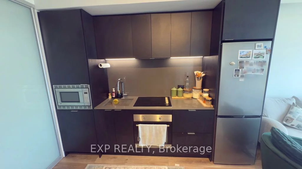 86, Dundas, Cooksville, Mississauga