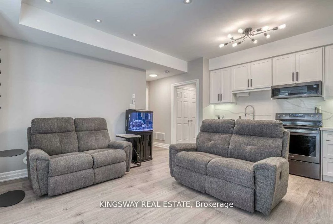2915, Hazelton, Central Erin Mills, Mississauga