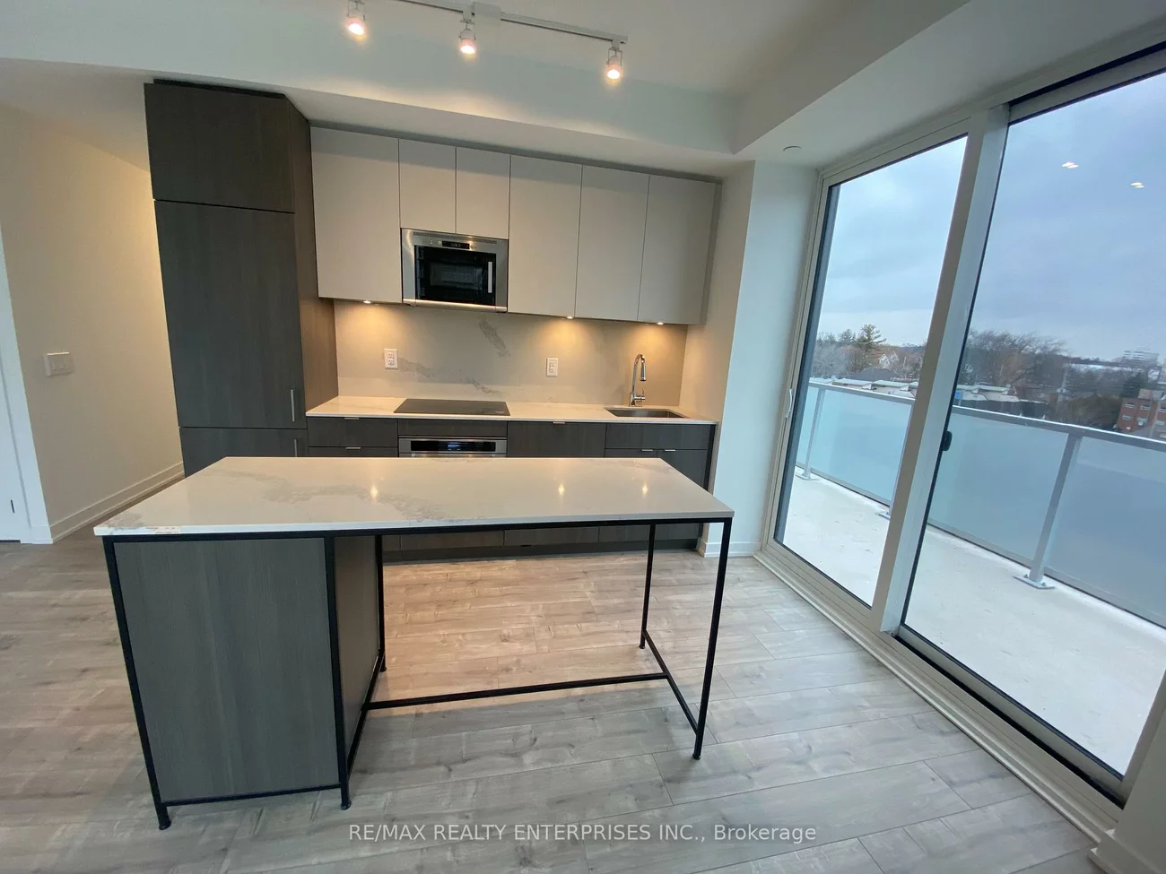 215, Lakeshore, Port Credit, Mississauga