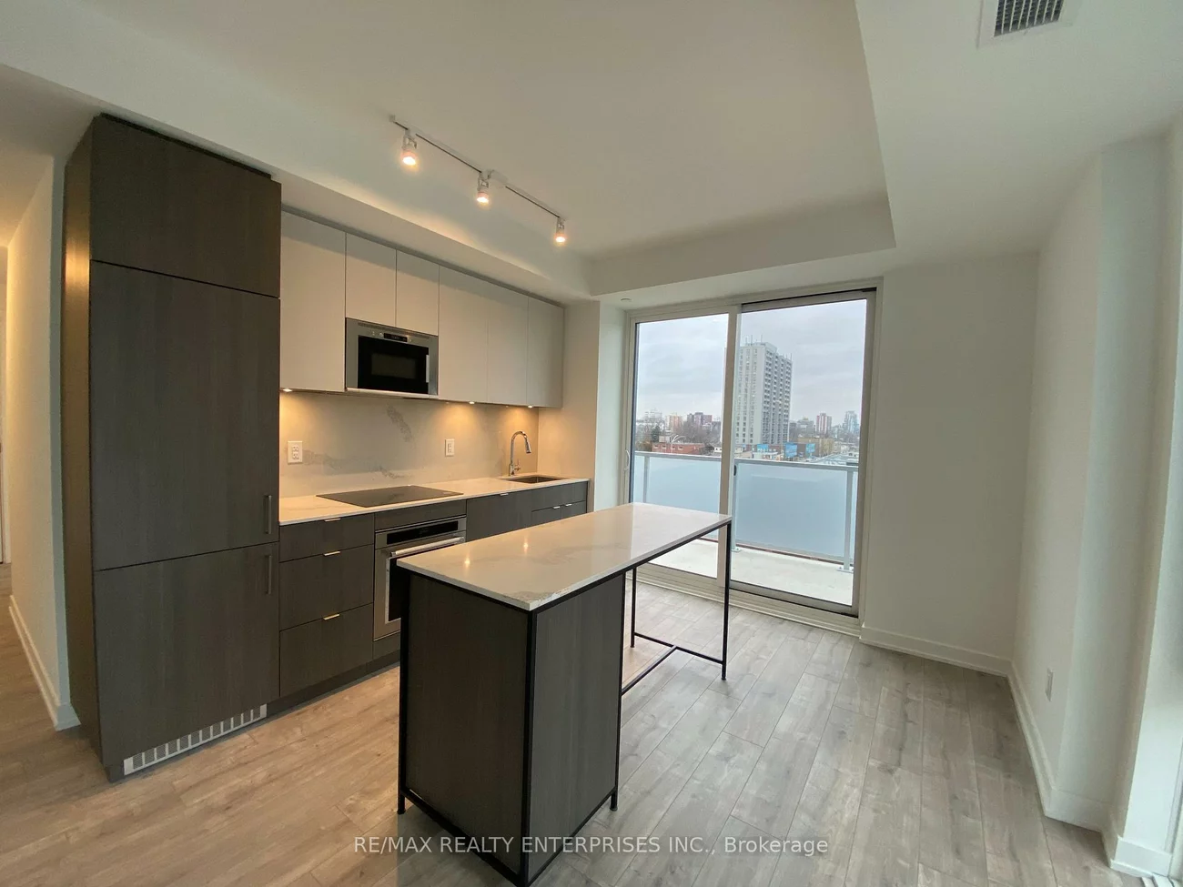 215, Lakeshore, Port Credit, Mississauga