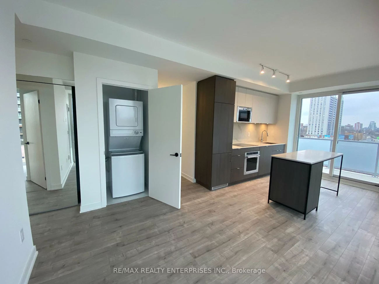 215, Lakeshore, Port Credit, Mississauga