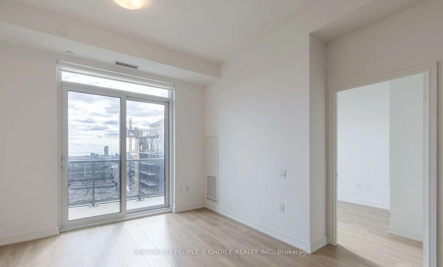 8, Nahani, Hurontario, Mississauga