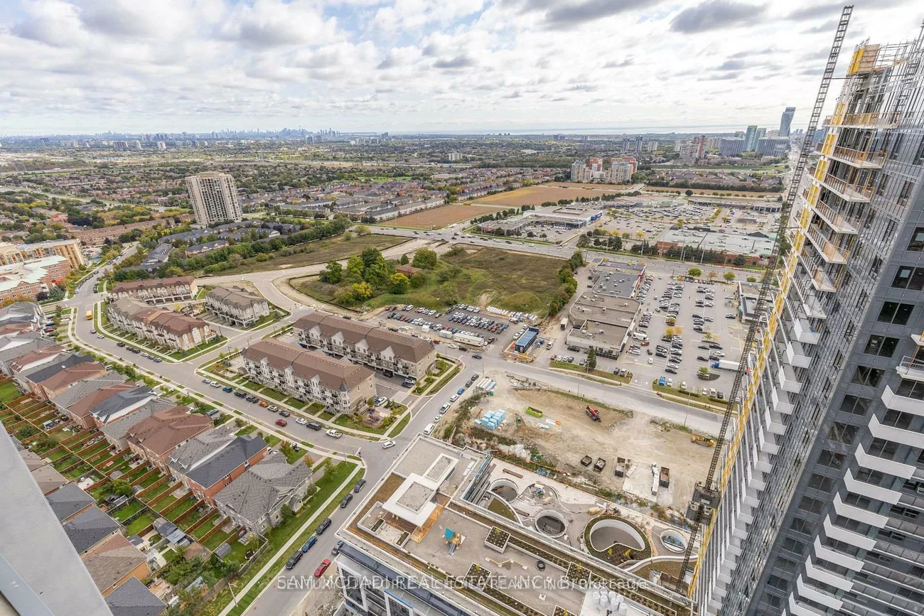 8, Nahani, Hurontario, Mississauga