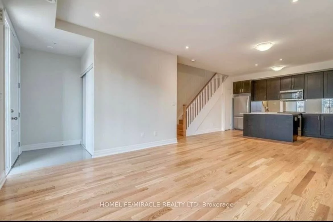 1205, Gooseberry, Mineola, Mississauga