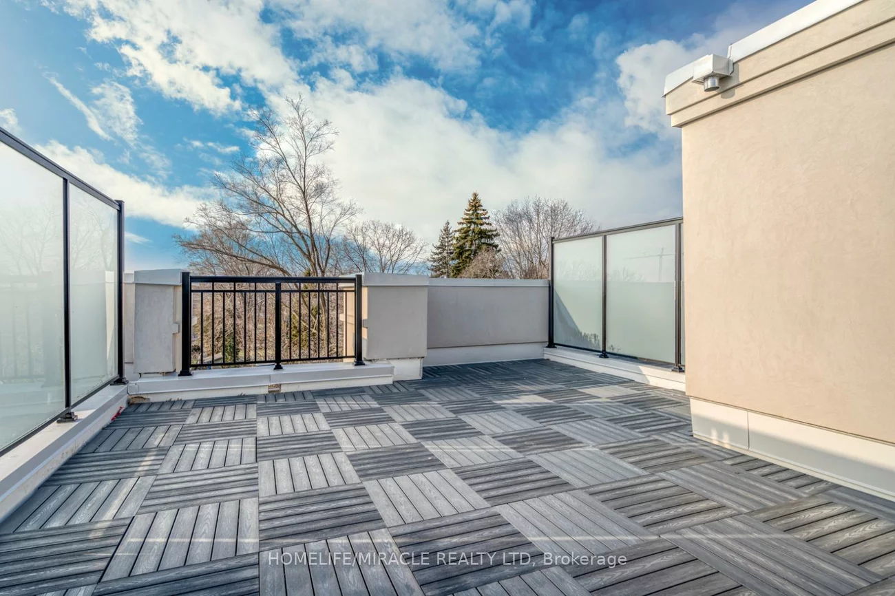 1205, Gooseberry, Mineola, Mississauga
