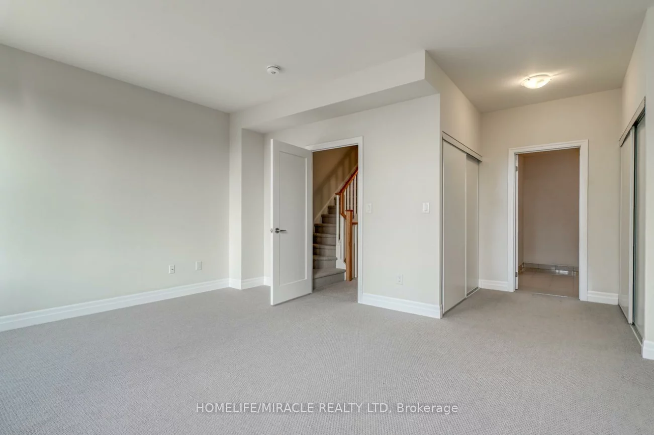 1205, Gooseberry, Mineola, Mississauga
