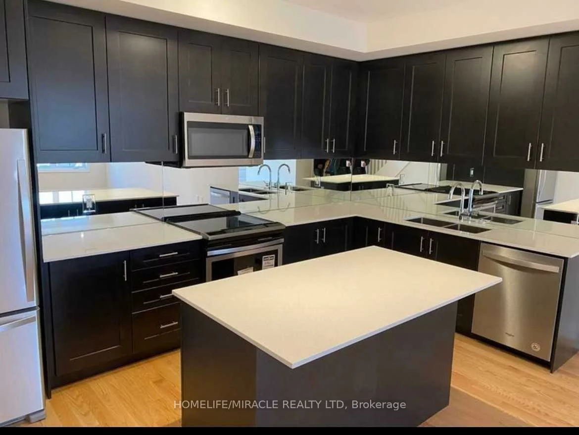 1205, Gooseberry, Mineola, Mississauga