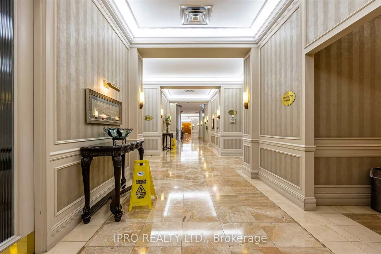 35, Kingsbridge Garden, Hurontario, Mississauga