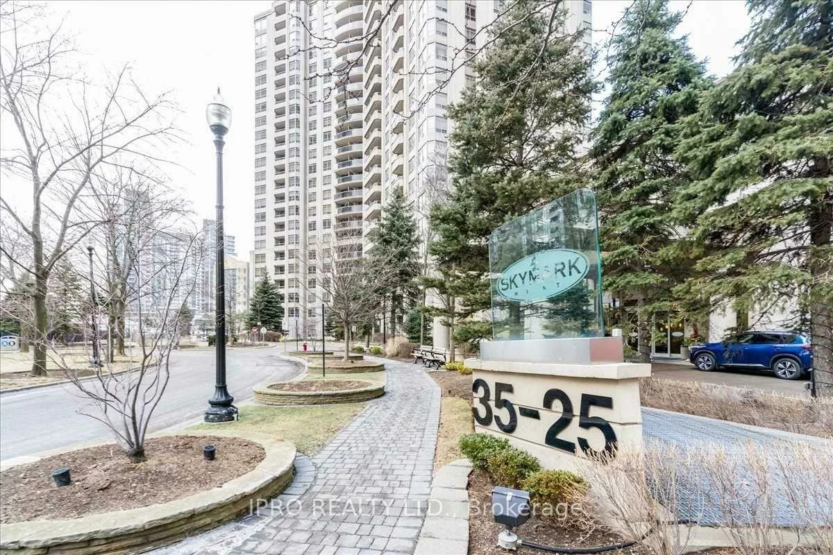 35, Kingsbridge Garden, Hurontario, Mississauga