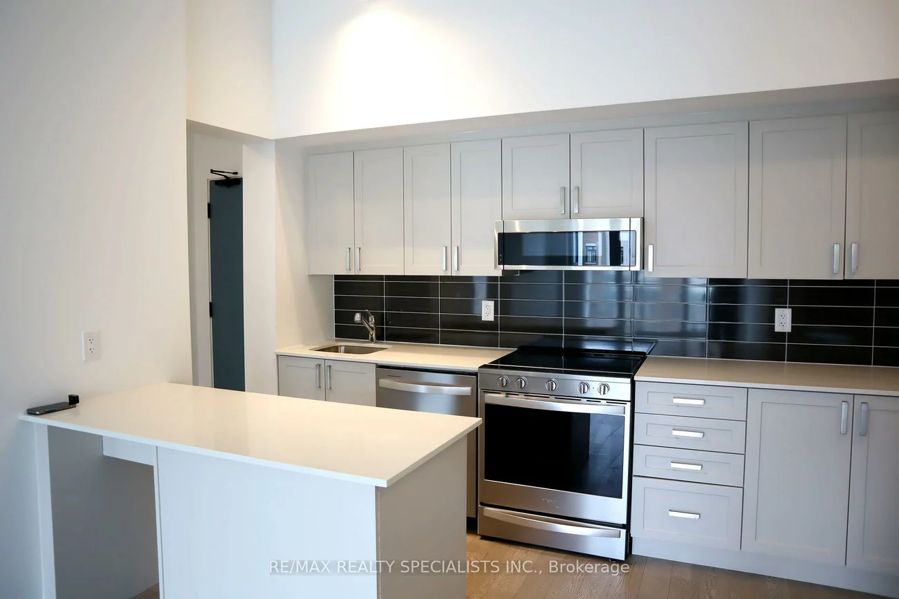 1063, Douglas McCurdy, Lakeview, Mississauga