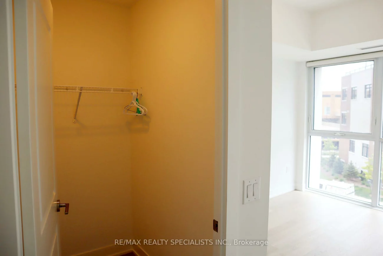 1063, Douglas McCurdy, Lakeview, Mississauga