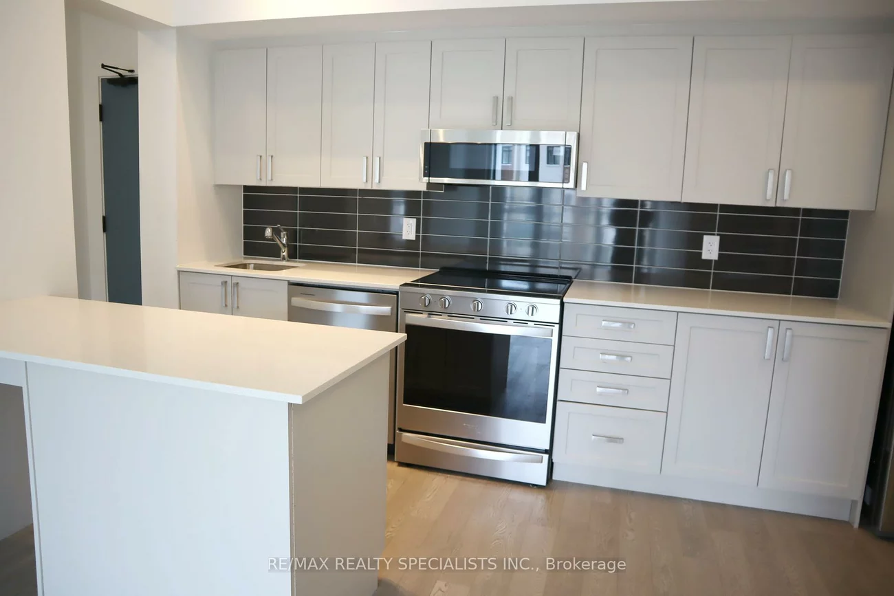 1063, Douglas McCurdy, Lakeview, Mississauga