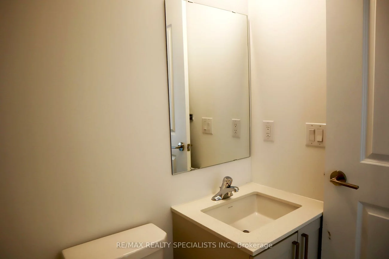 1063, Douglas McCurdy, Lakeview, Mississauga