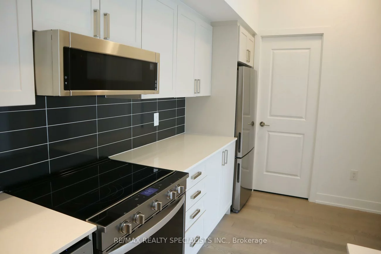 1063, Douglas McCurdy, Lakeview, Mississauga