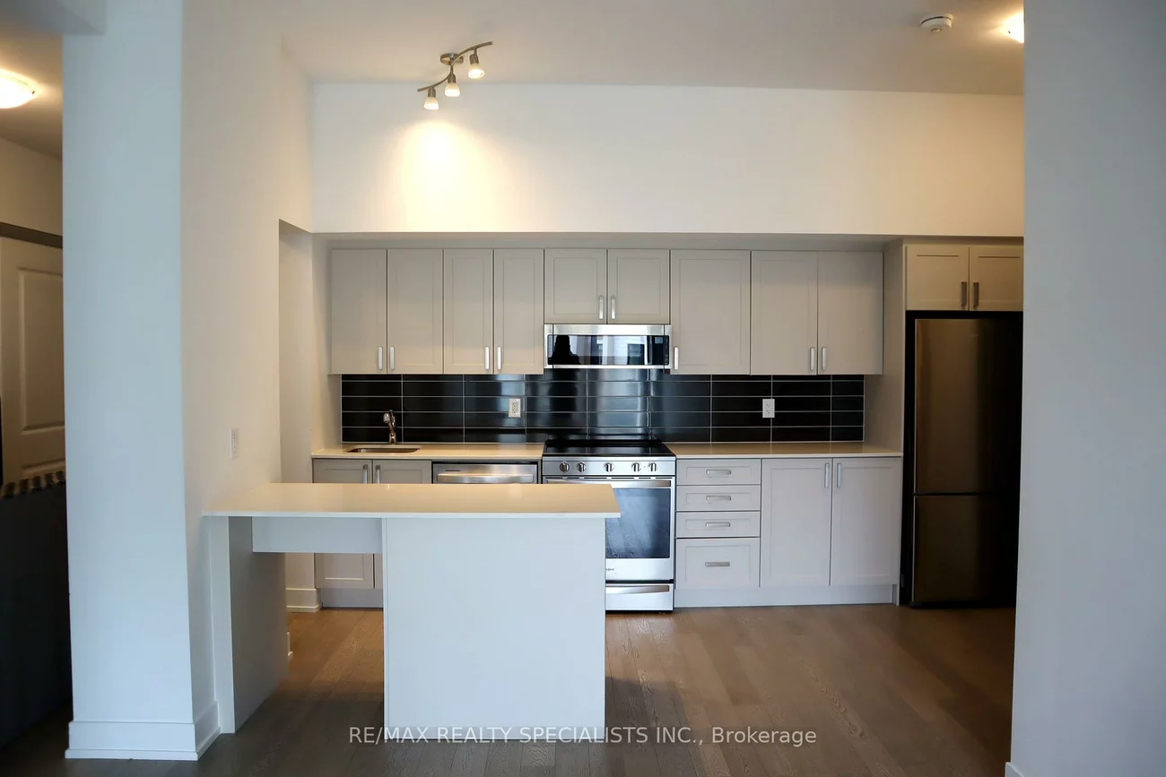 1063, Douglas McCurdy, Lakeview, Mississauga
