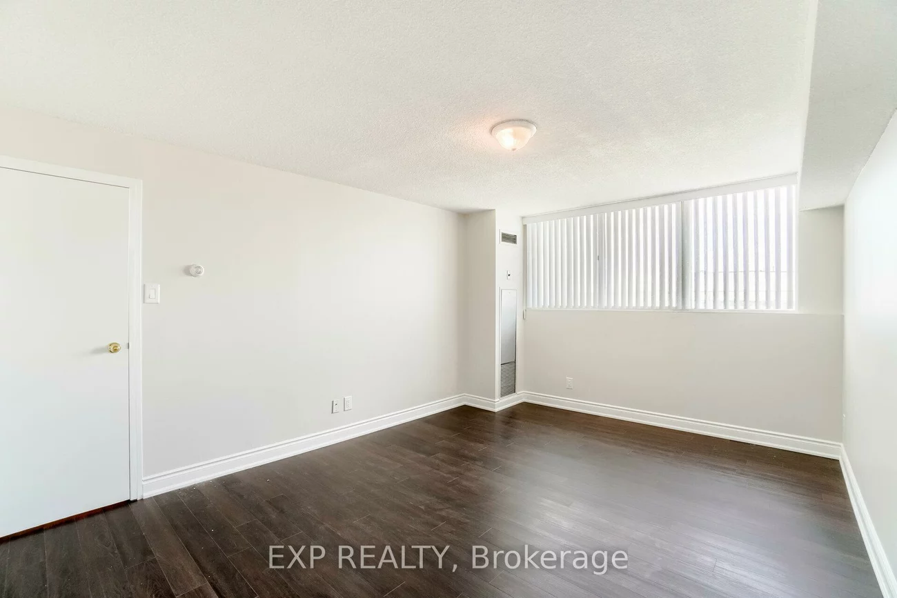 3700, Kaneff, Mississauga Valleys, Mississauga