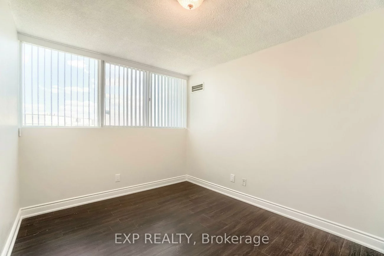 3700, Kaneff, Mississauga Valleys, Mississauga
