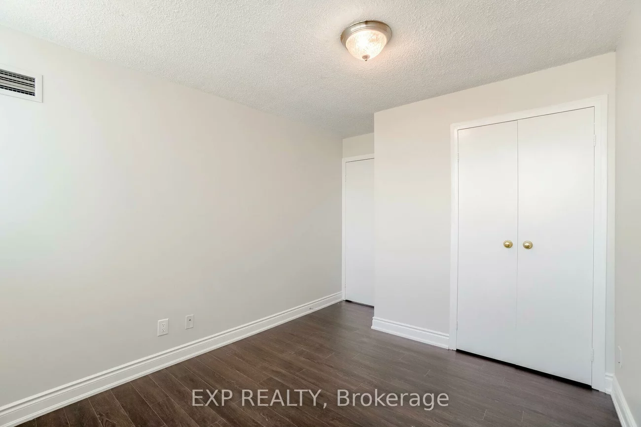 3700, Kaneff, Mississauga Valleys, Mississauga