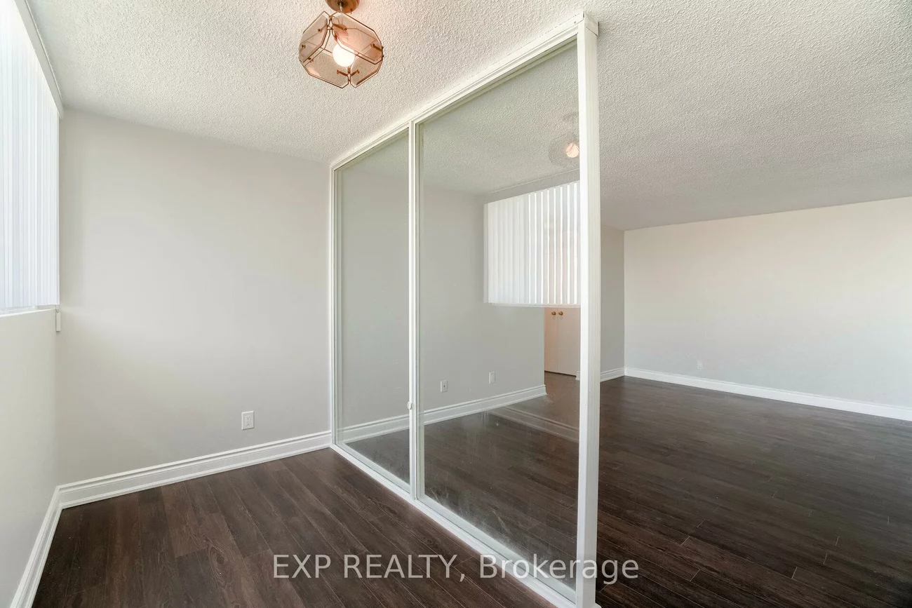 3700, Kaneff, Mississauga Valleys, Mississauga