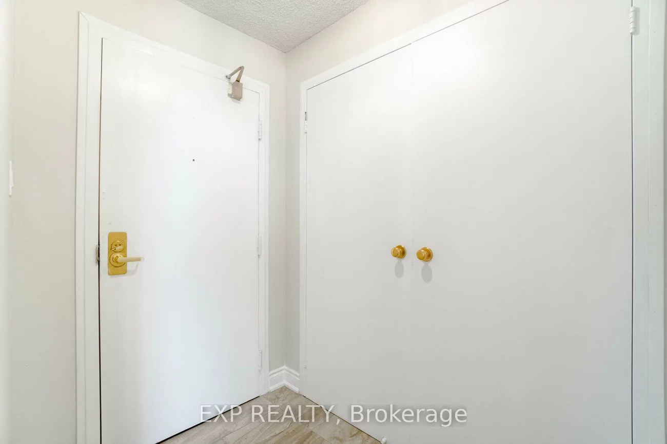 3700, Kaneff, Mississauga Valleys, Mississauga
