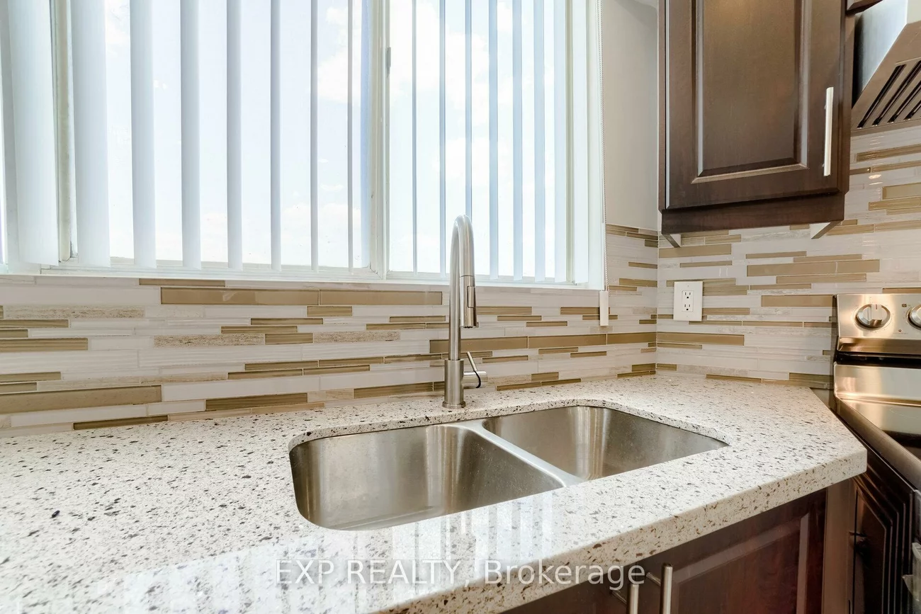 3700, Kaneff, Mississauga Valleys, Mississauga