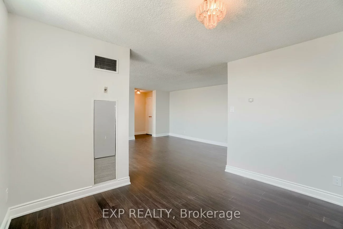 3700, Kaneff, Mississauga Valleys, Mississauga