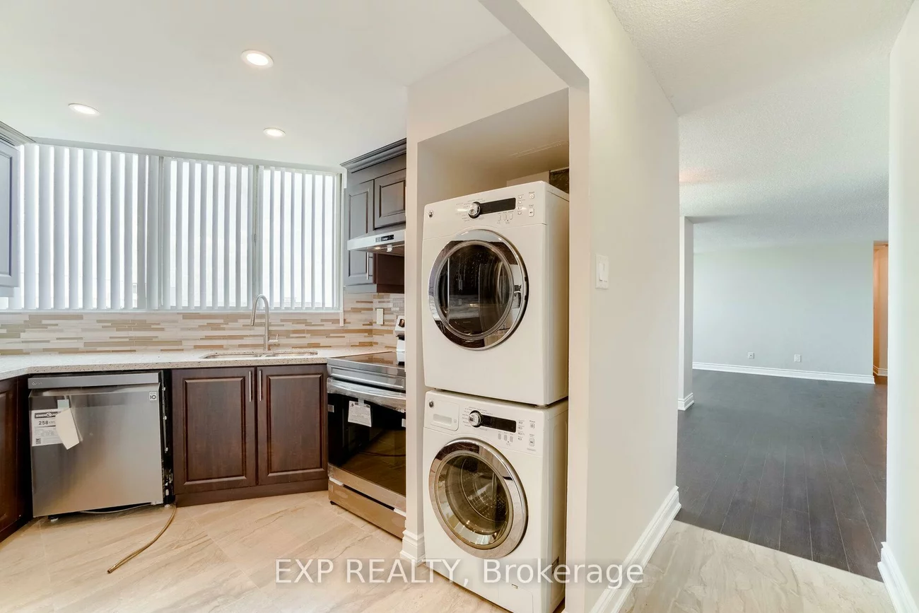 3700, Kaneff, Mississauga Valleys, Mississauga