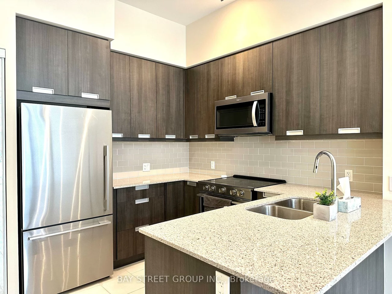 65, Watergarden, Hurontario, Mississauga
