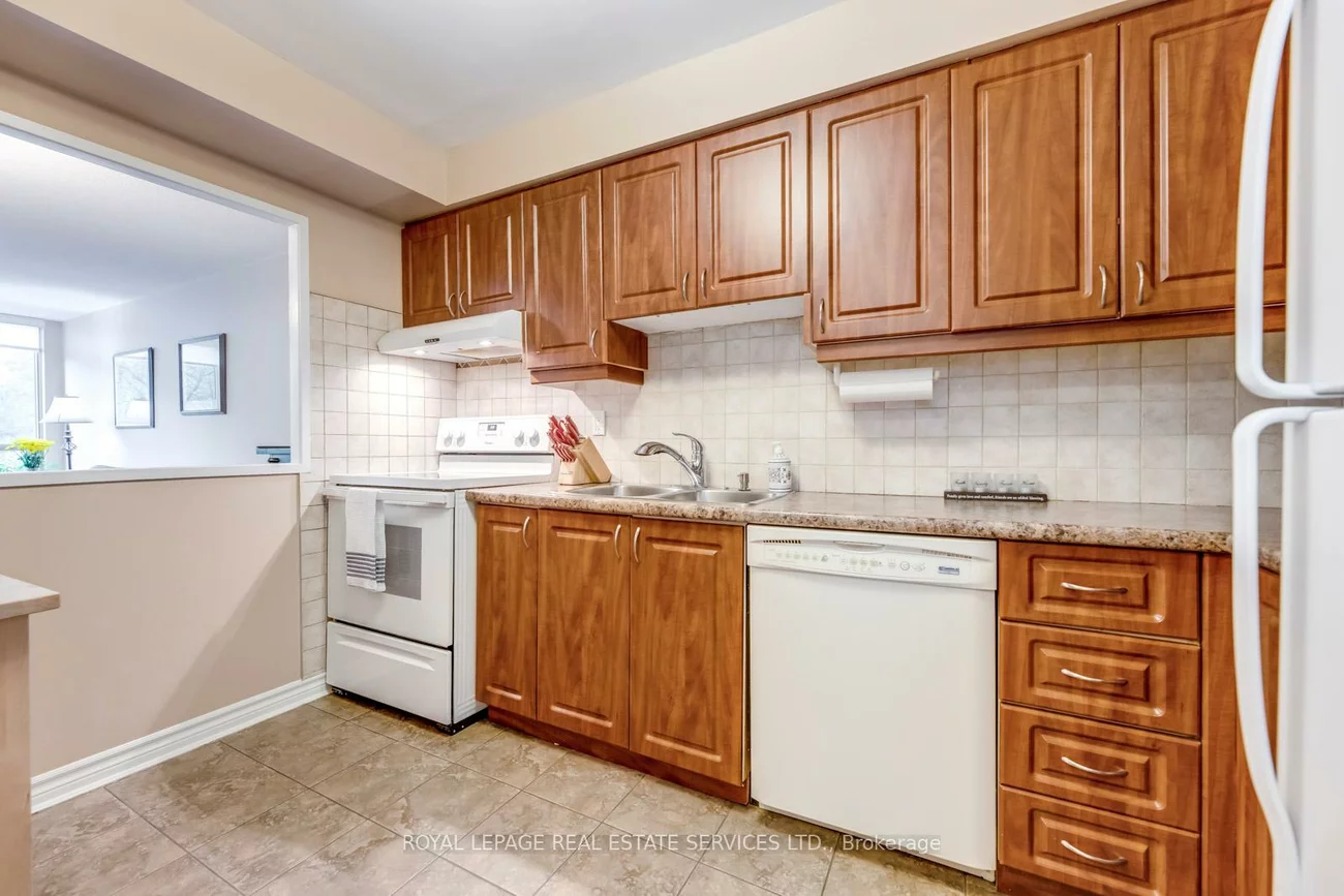 1110, Walden, Clarkson, Mississauga