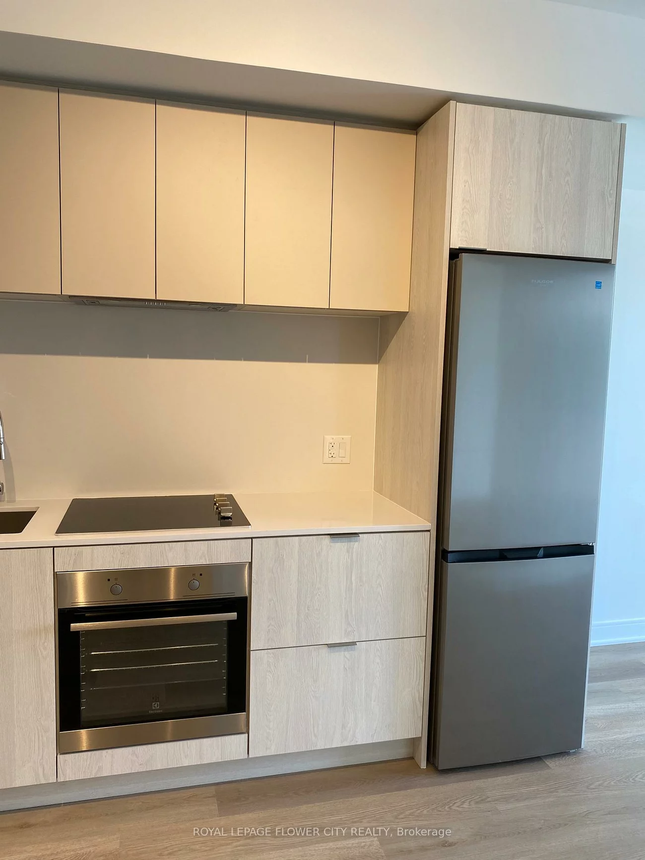 86, Dundas, Cooksville, Mississauga