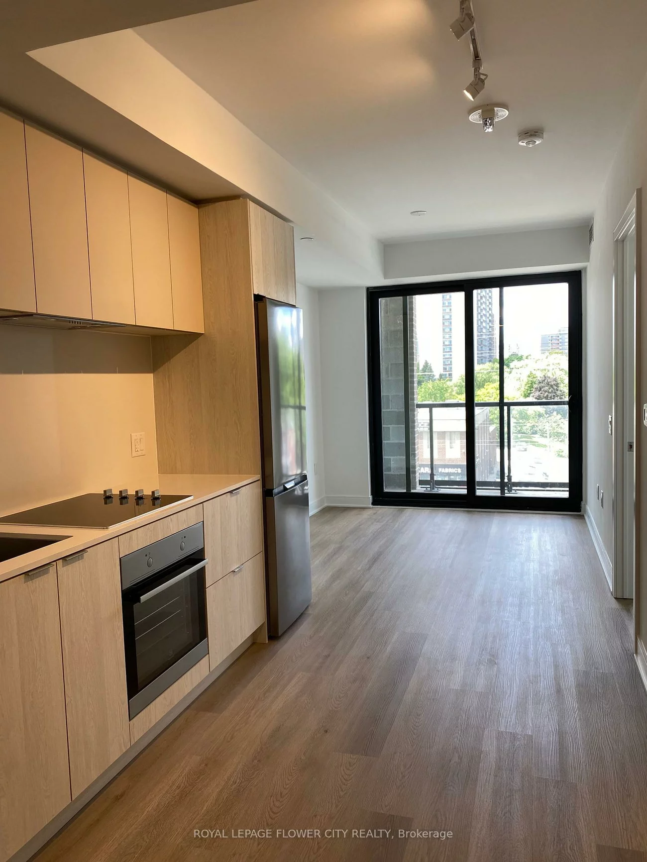 86, Dundas, Cooksville, Mississauga