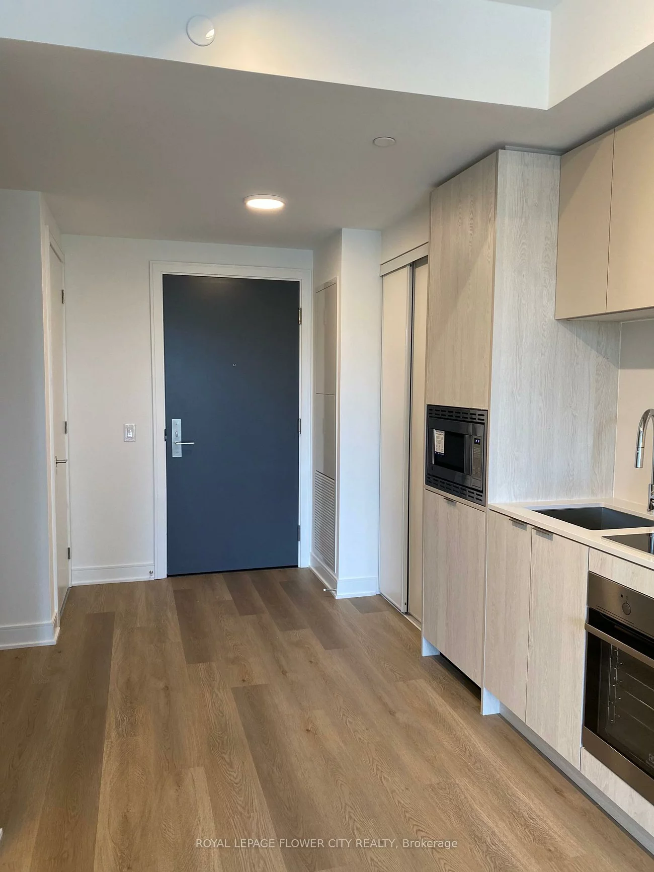 86, Dundas, Cooksville, Mississauga