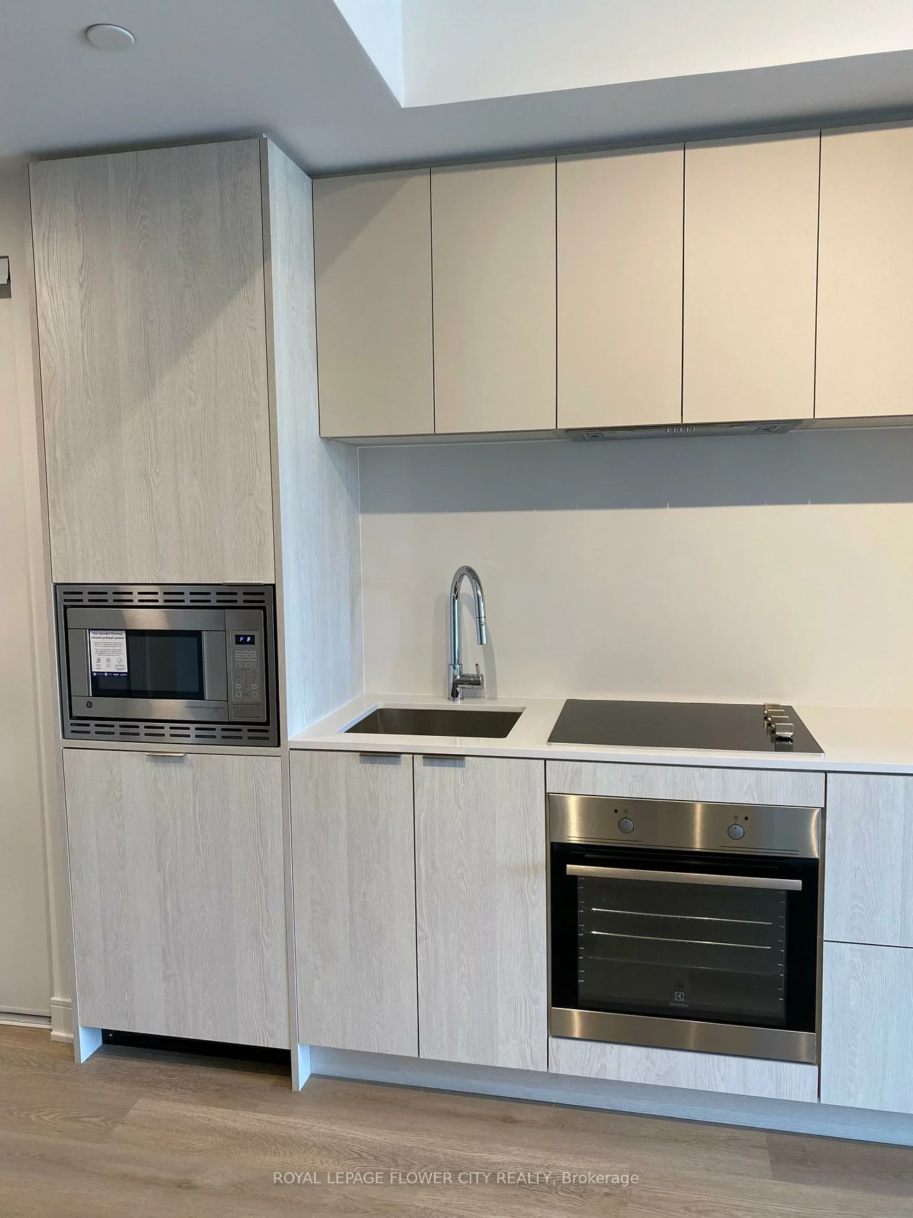 86, Dundas, Cooksville, Mississauga