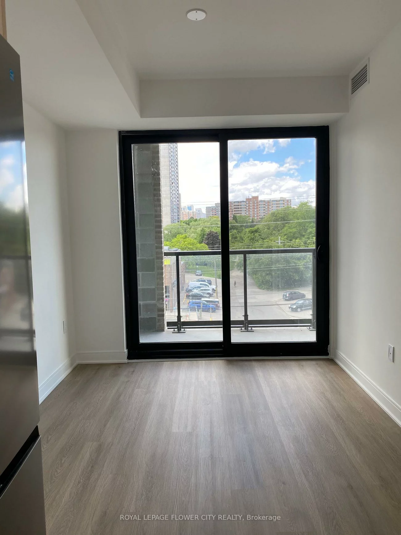 86, Dundas, Cooksville, Mississauga