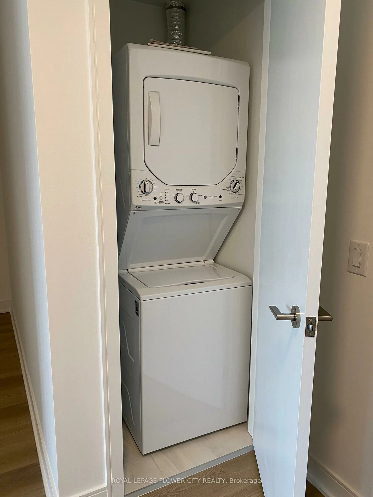 86, Dundas, Cooksville, Mississauga
