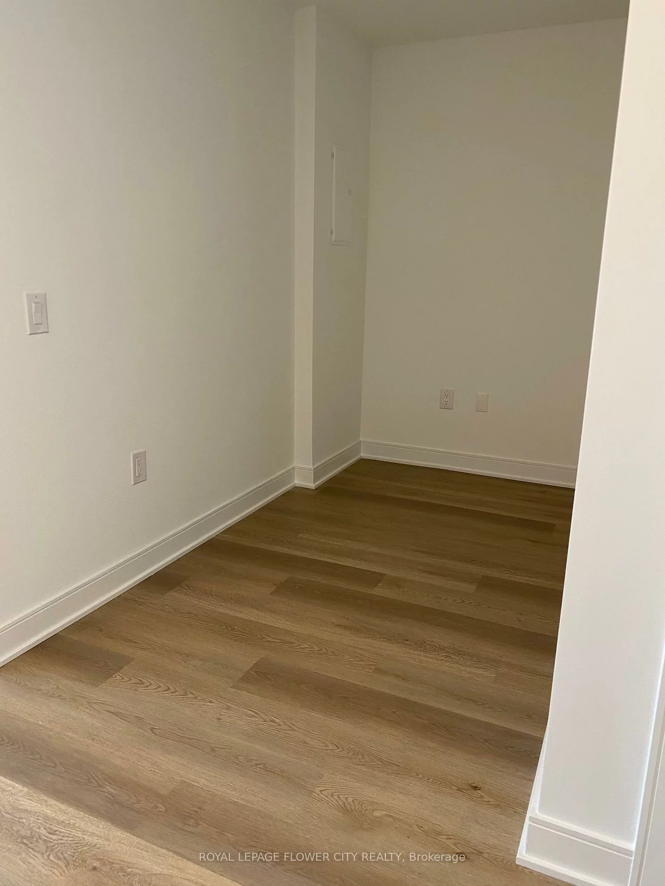 86, Dundas, Cooksville, Mississauga