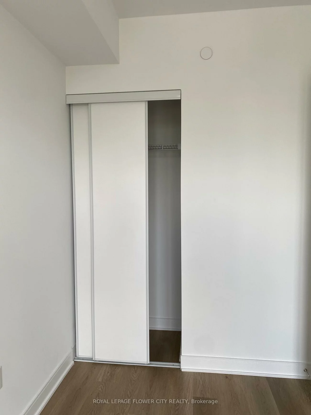 86, Dundas, Cooksville, Mississauga