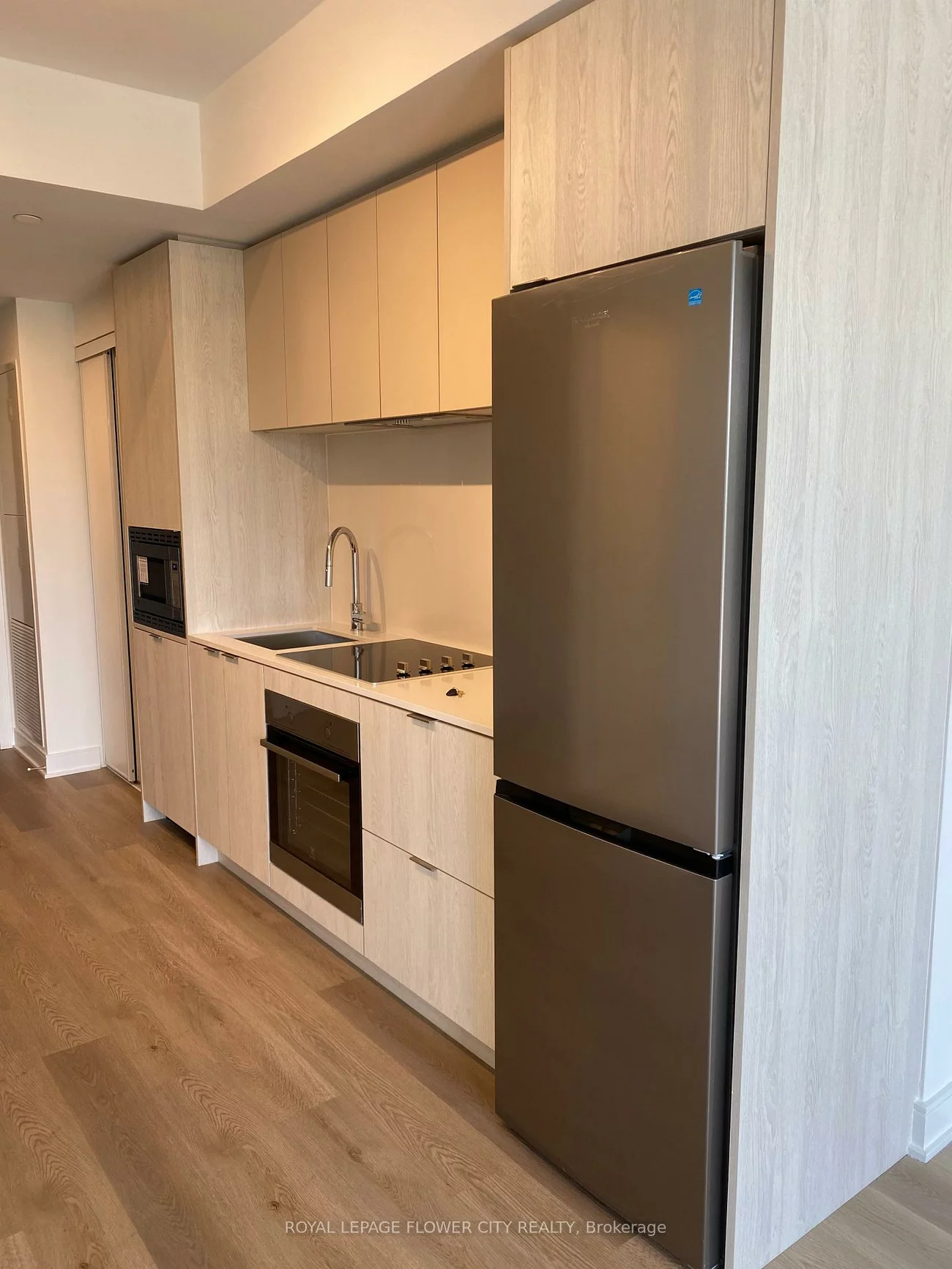 86, Dundas, Cooksville, Mississauga