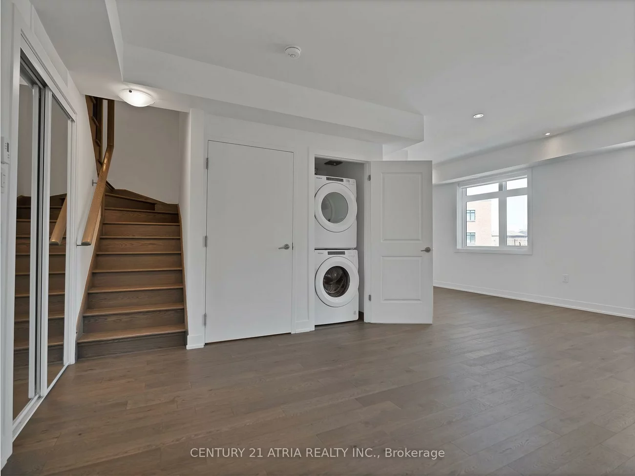 1070, Douglas Mccurdy, Lakeview, Mississauga