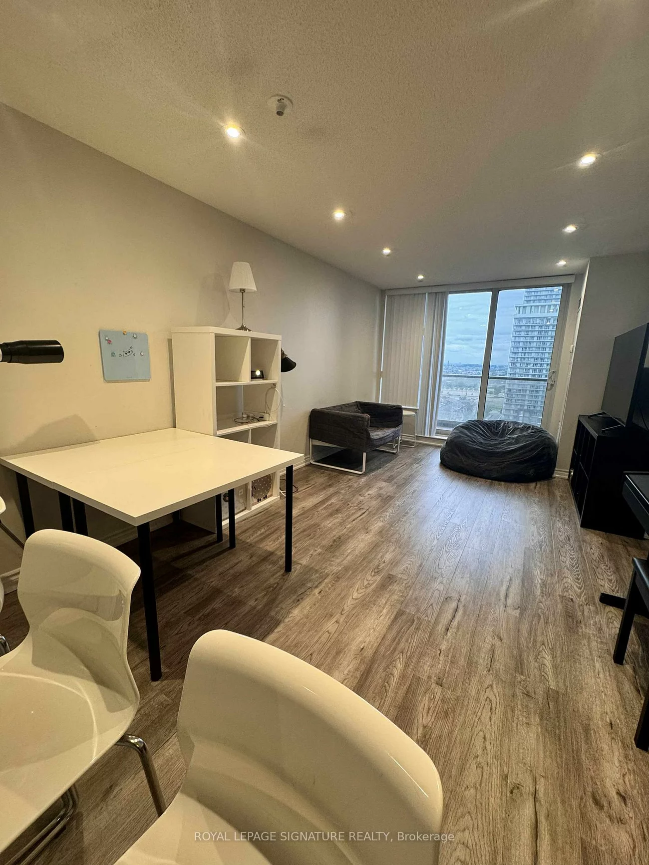 4090, Living Arts, City Centre, Mississauga