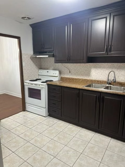 1660, Bloor, Applewood, Mississauga