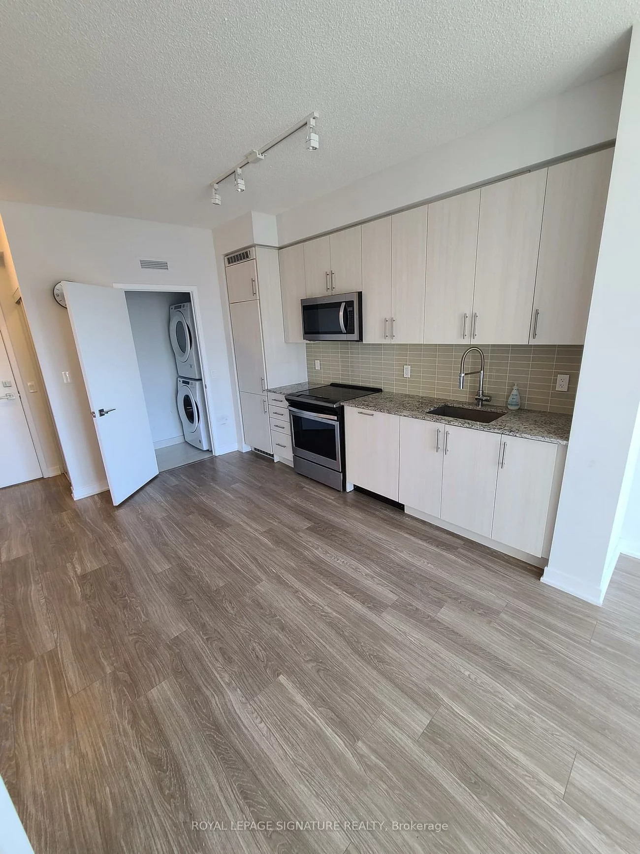 4085, Parkside Village, City Centre, Mississauga