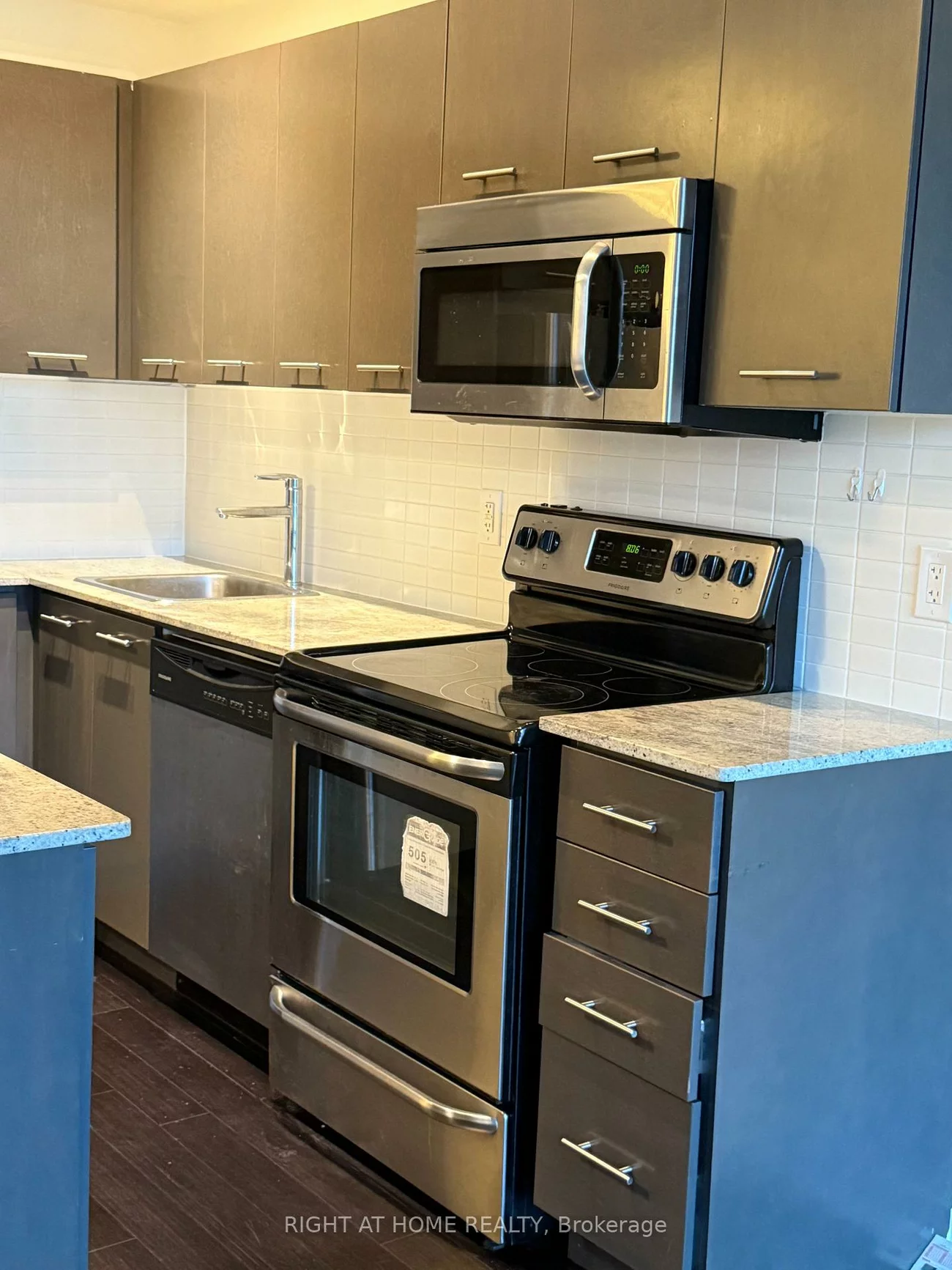 360, Square One, City Centre, Mississauga