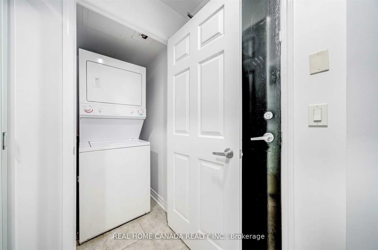 388, Prince Of Wales, City Centre, Mississauga