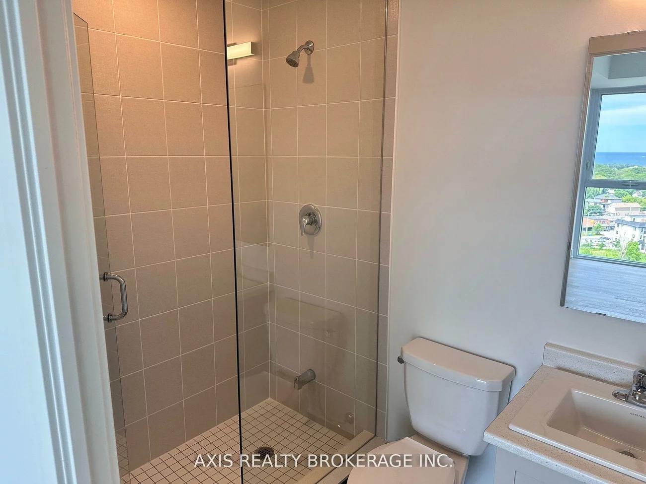 1063, Douglas Mccurdy Comm, Lakeview, Mississauga