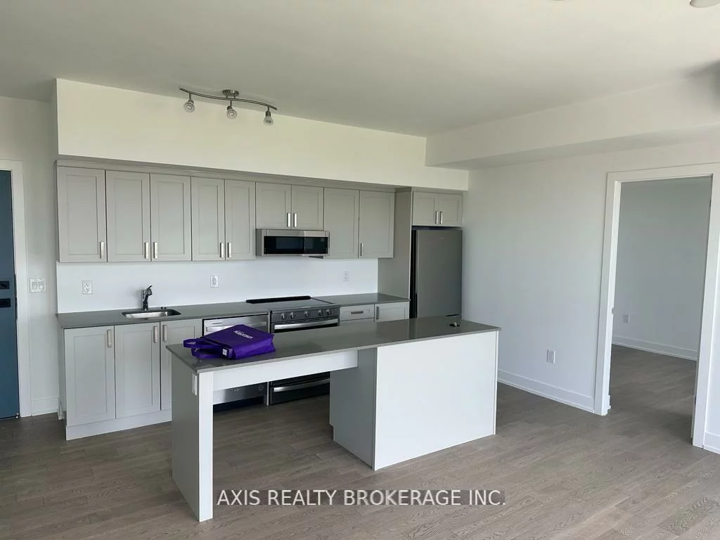 1063, Douglas Mccurdy Comm, Lakeview, Mississauga