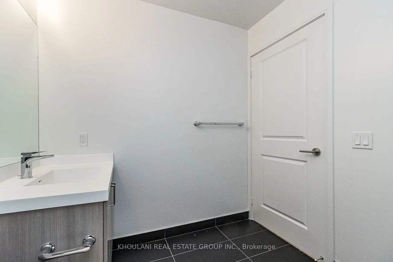8, Nahani, Hurontario, Mississauga