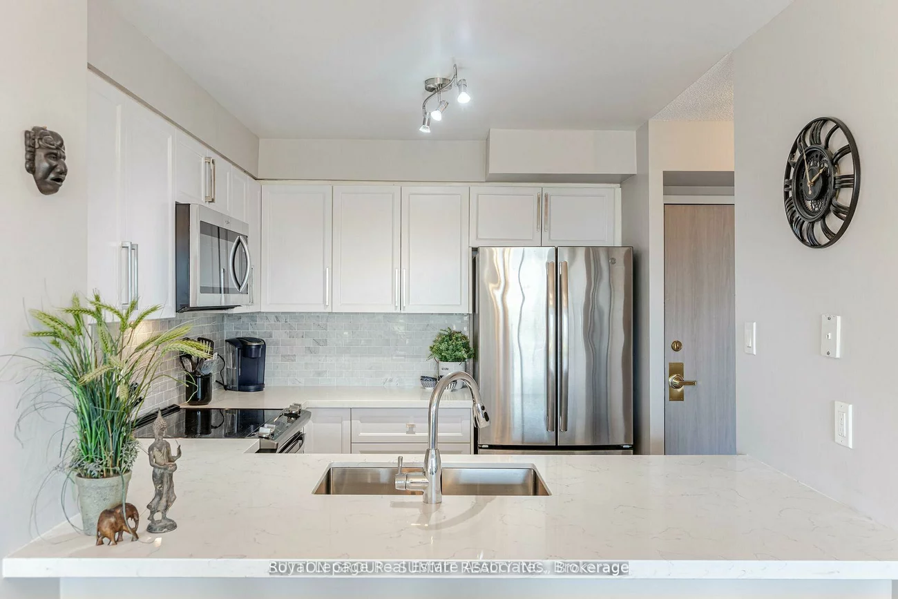 2177, Burnhamthorpe, Erin Mills, Mississauga