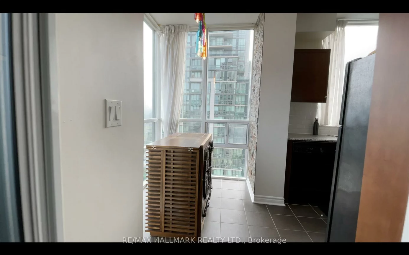 3504, Hurontario St, Mississauga Valleys, Mississauga