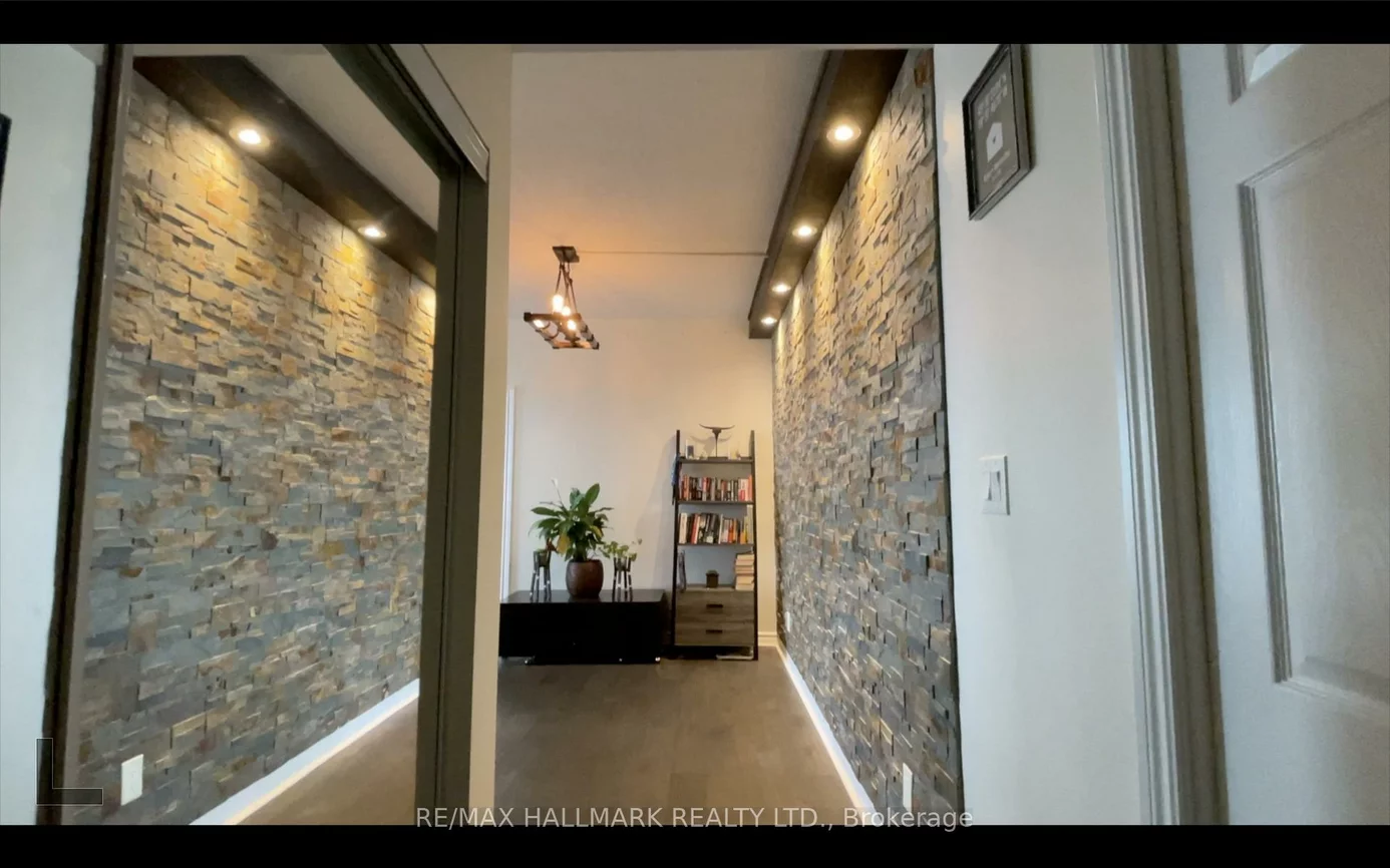 3504, Hurontario St, Mississauga Valleys, Mississauga